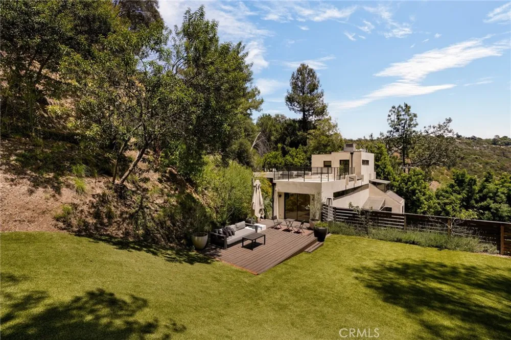 10443 Corfu Lane Los Angeles, CA 90077