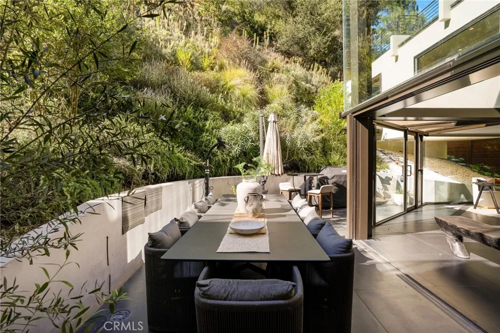 10443 Corfu Lane Los Angeles, CA 90077