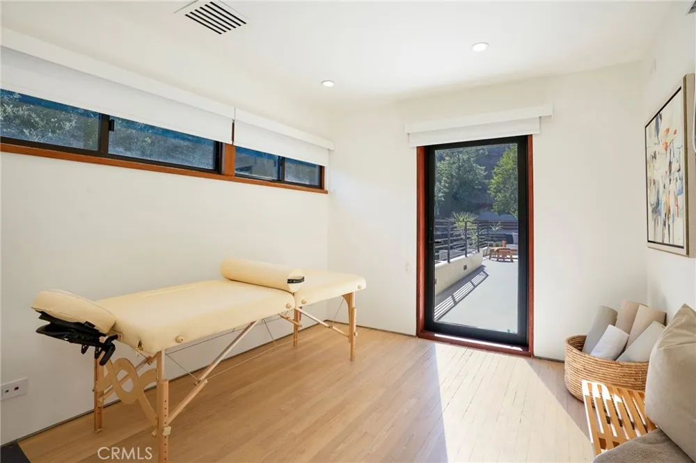 10443 Corfu Lane Los Angeles, CA 90077