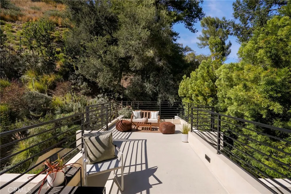 10443 Corfu Lane Los Angeles, CA 90077