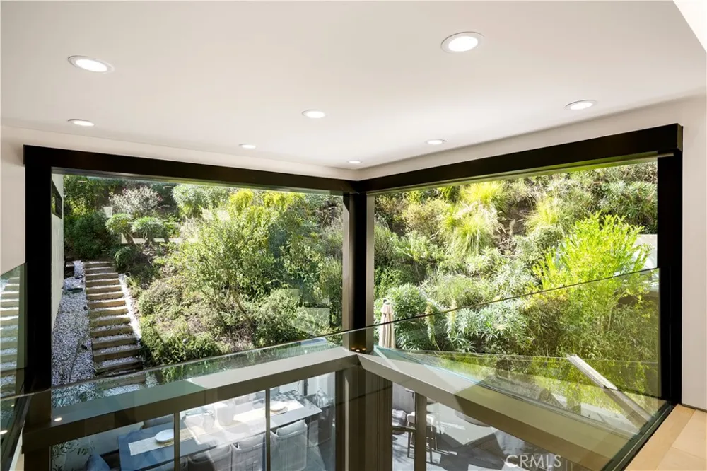 10443 Corfu Lane Los Angeles, CA 90077