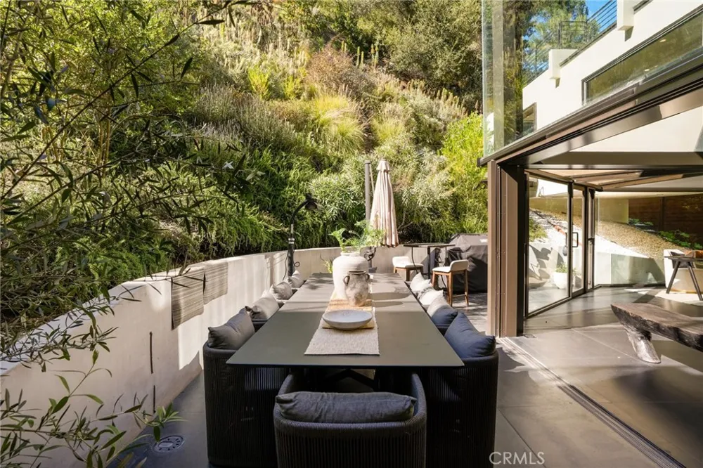 10443 Corfu Lane Los Angeles, CA 90077