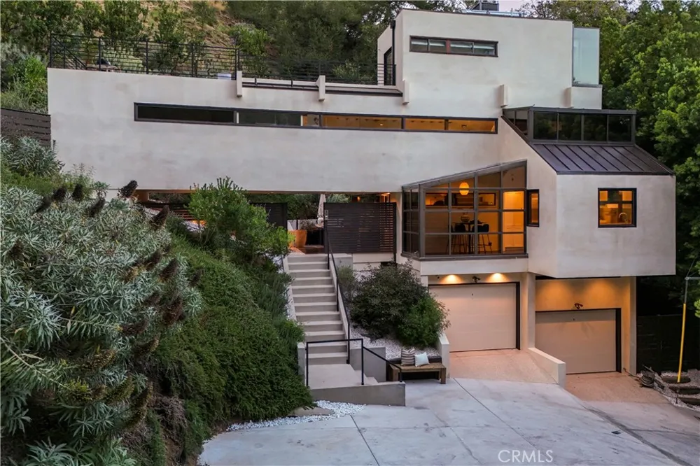 10443 Corfu Lane Los Angeles, CA 90077