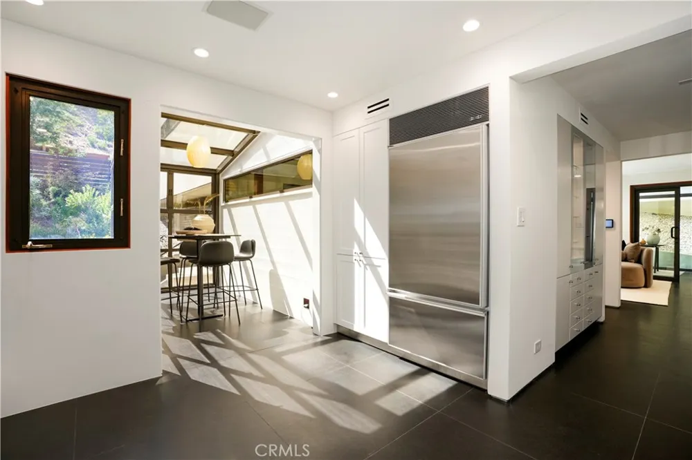 10443 Corfu Lane Los Angeles, CA 90077