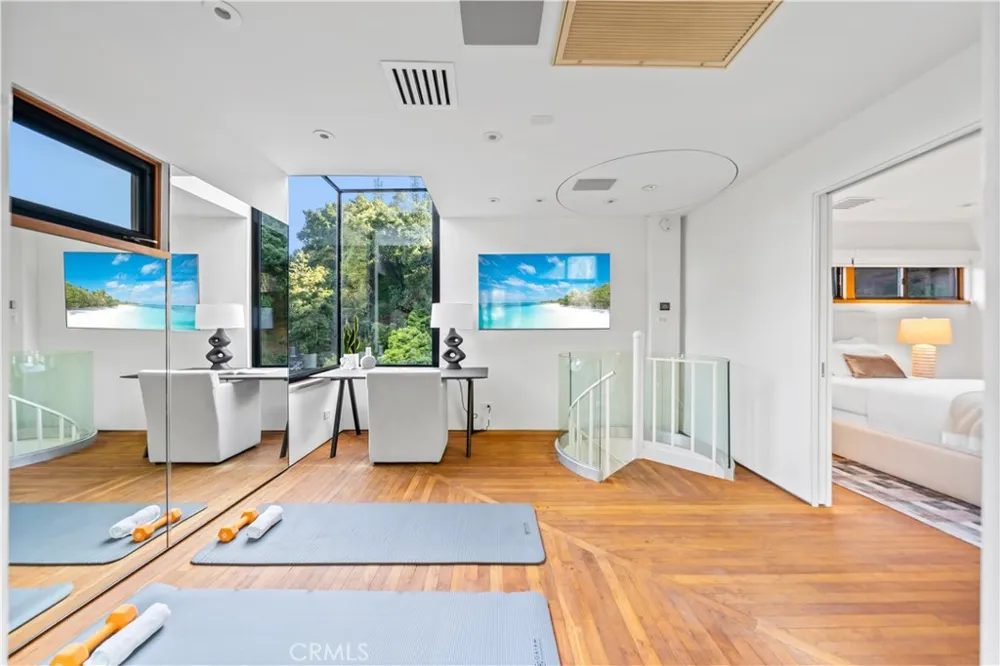 10443 Corfu Lane Los Angeles, CA 90077