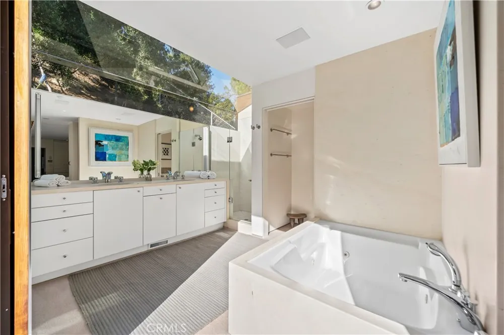 10443 Corfu Lane Los Angeles, CA 90077