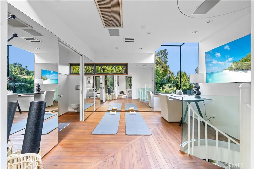 10443 Corfu Lane Los Angeles, CA 90077