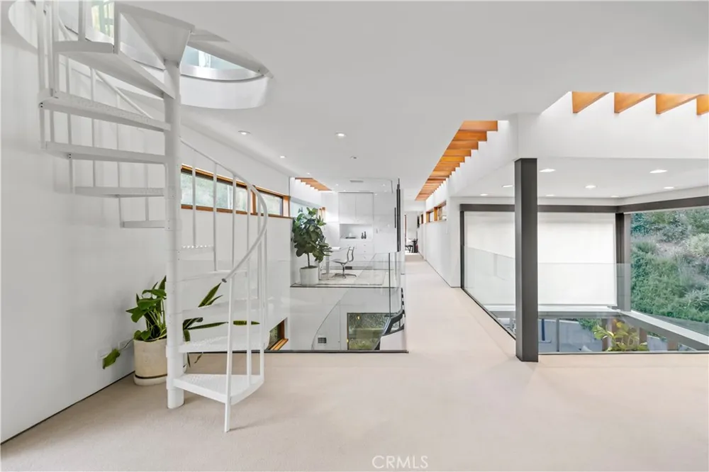 10443 Corfu Lane Los Angeles, CA 90077