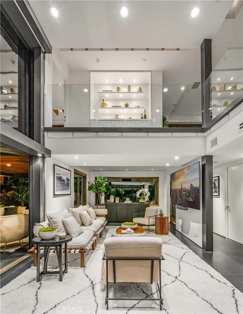 10443 Corfu Lane Los Angeles, CA 90077