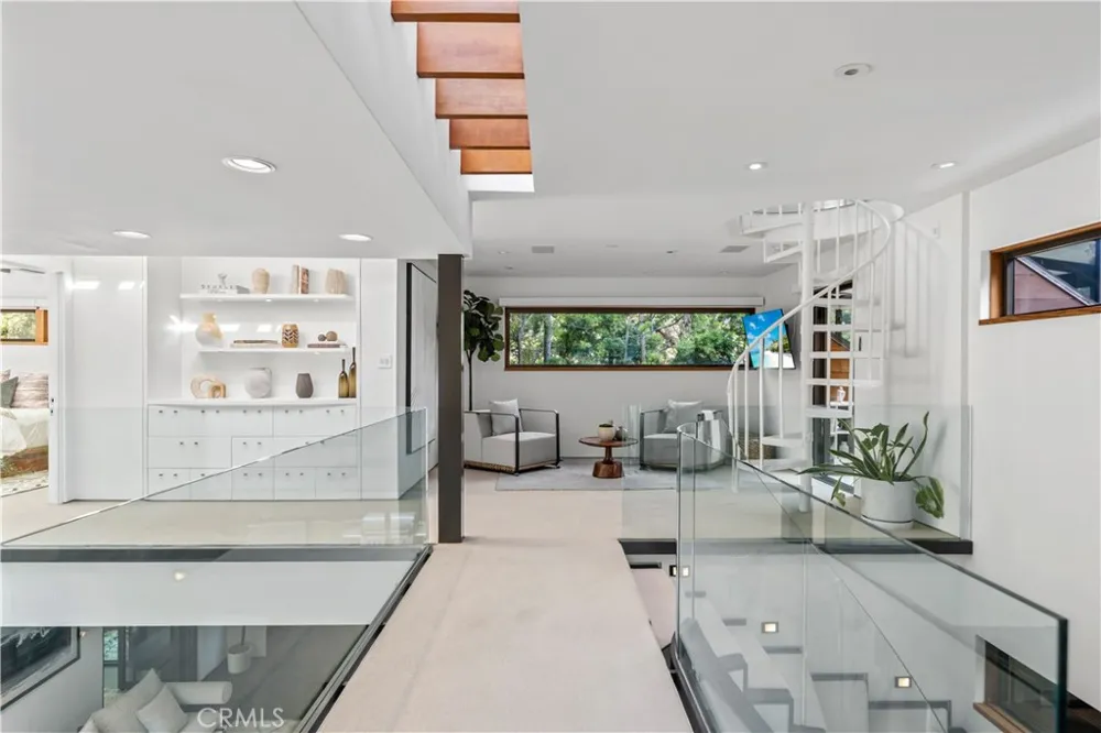 10443 Corfu Lane Los Angeles, CA 90077