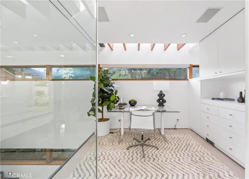 10443 Corfu Lane Los Angeles, CA 90077