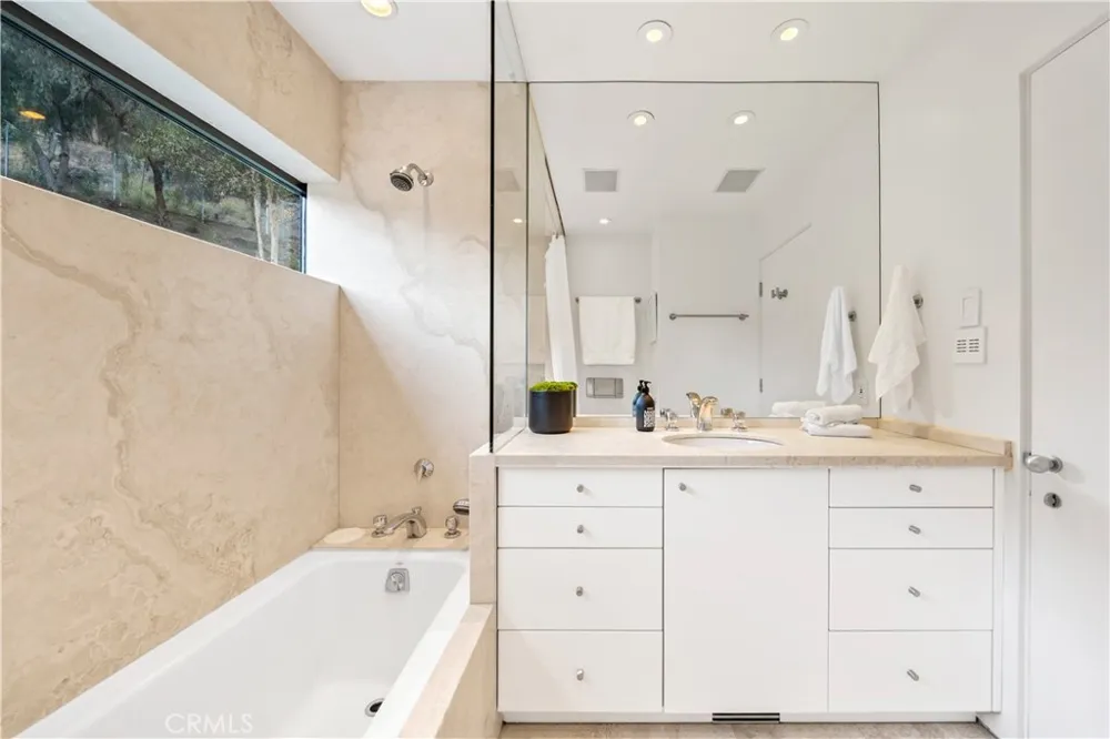 10443 Corfu Lane Los Angeles, CA 90077