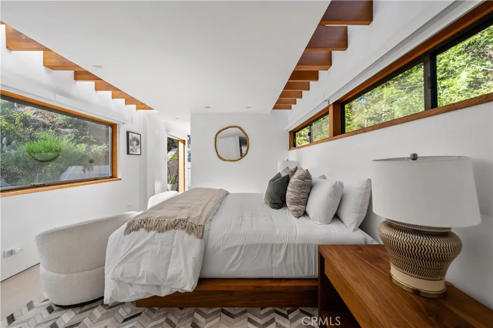10443 Corfu Lane Los Angeles, CA 90077