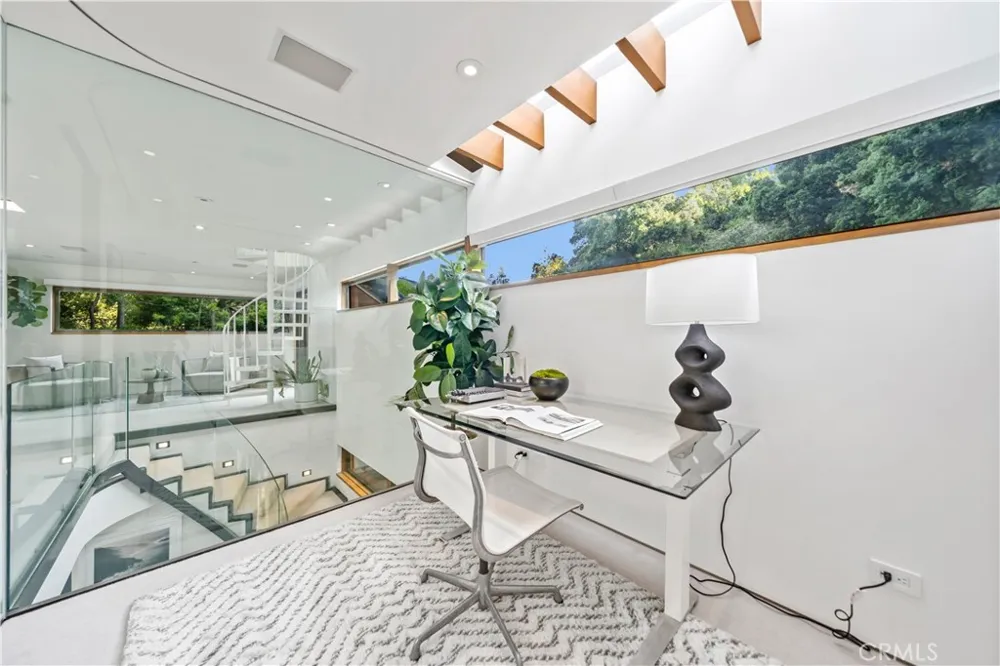 10443 Corfu Lane Los Angeles, CA 90077