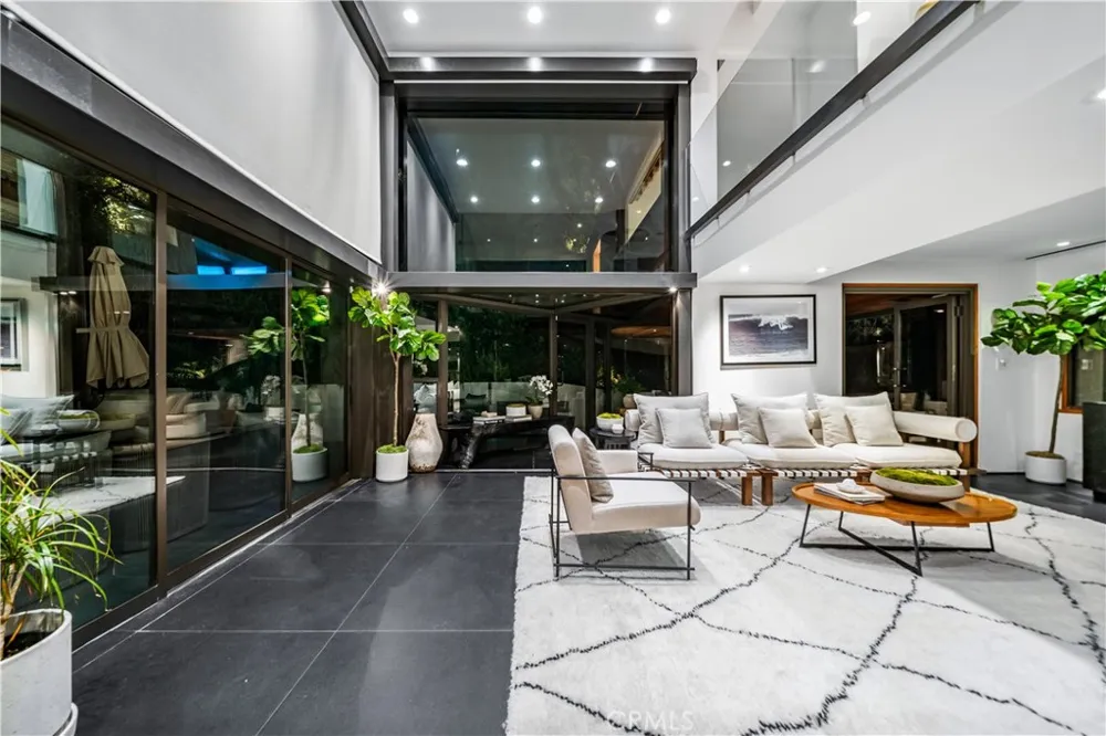 10443 Corfu Lane Los Angeles, CA 90077