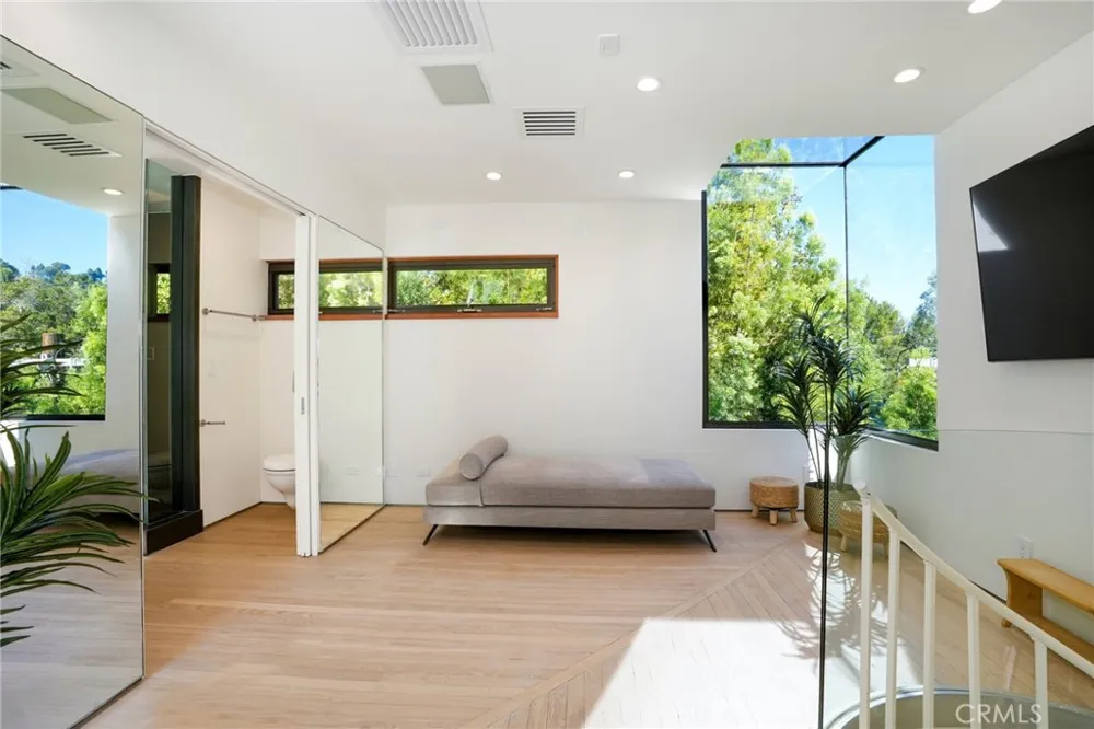 10443 Corfu Lane Los Angeles, CA 90077