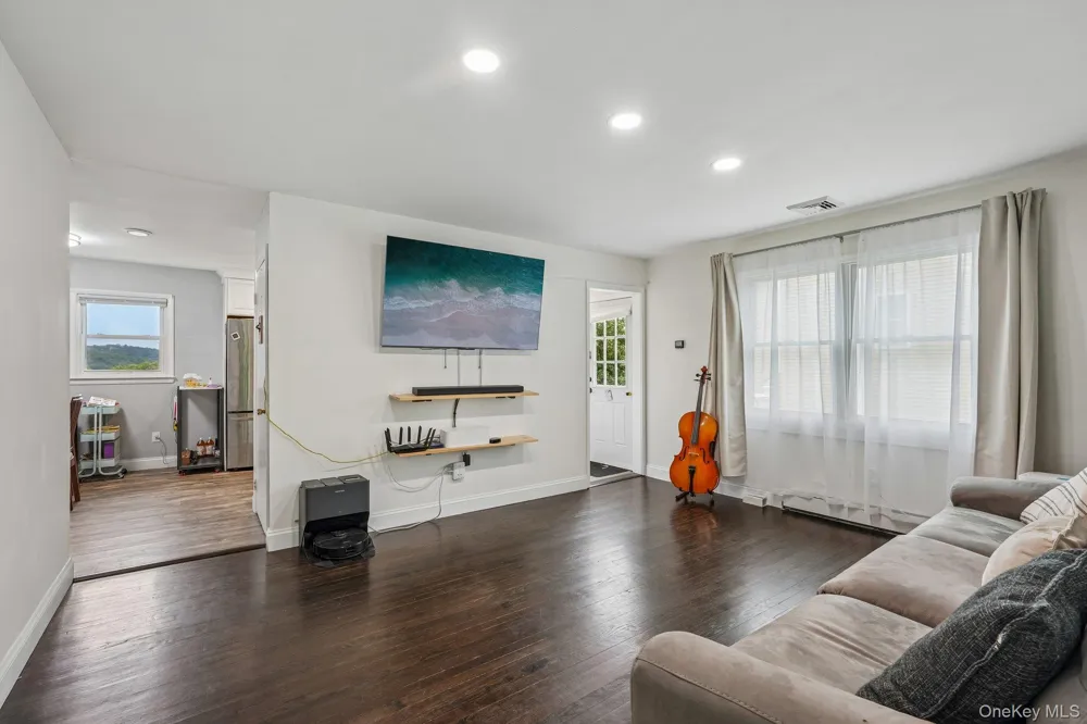 849 Warren Avenue Thornwood, NY 10594