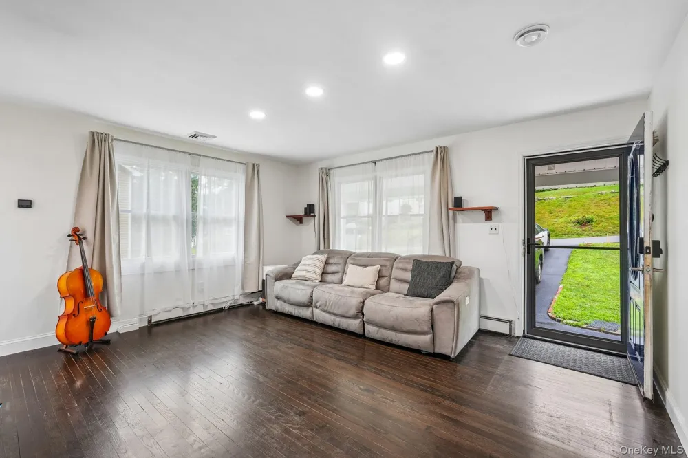 849 Warren Avenue Thornwood, NY 10594