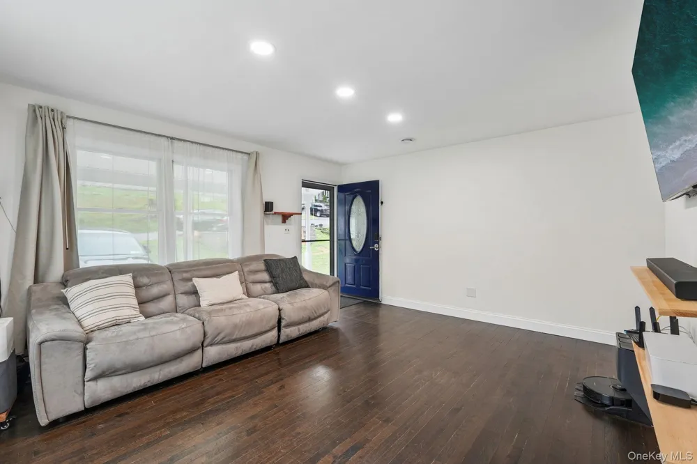 849 Warren Avenue Thornwood, NY 10594