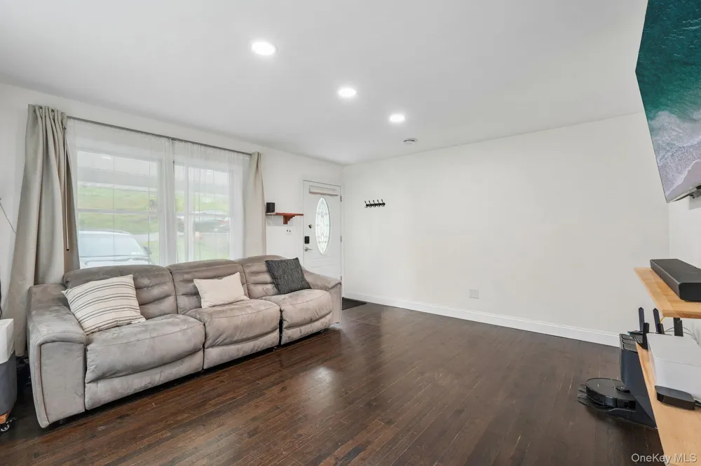 849 Warren Avenue Thornwood, NY 10594