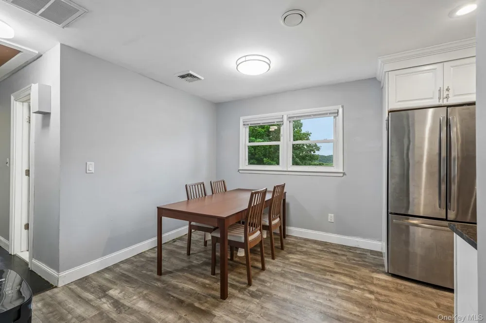 849 Warren Avenue Thornwood, NY 10594