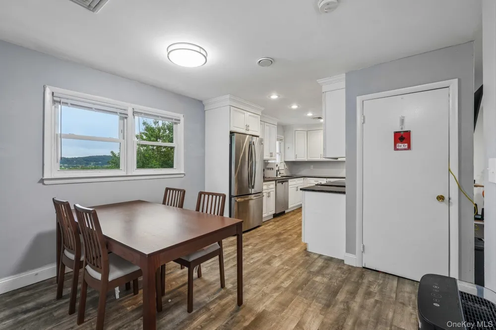 849 Warren Avenue Thornwood, NY 10594