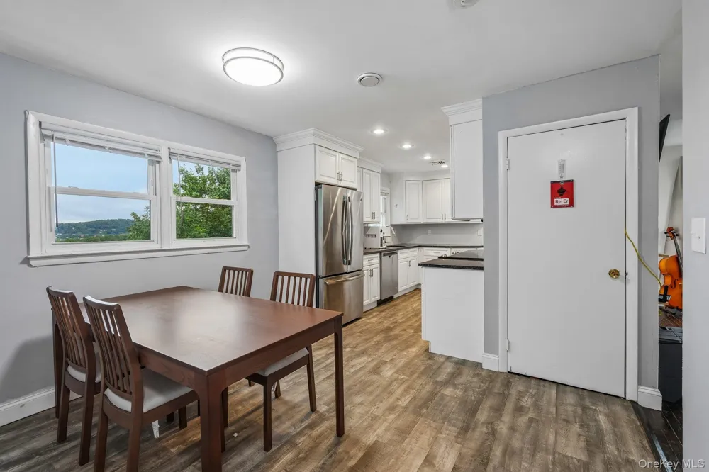849 Warren Avenue Thornwood, NY 10594