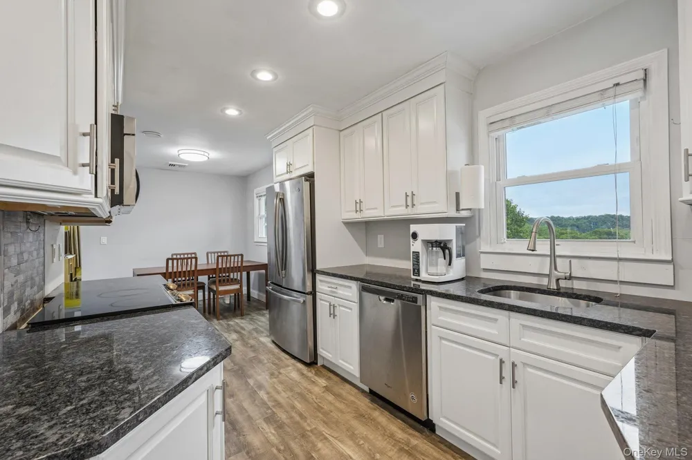849 Warren Avenue Thornwood, NY 10594