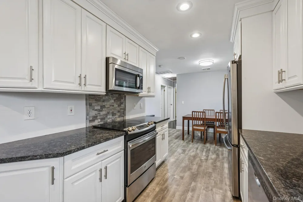 849 Warren Avenue Thornwood, NY 10594