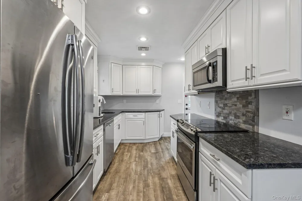849 Warren Avenue Thornwood, NY 10594