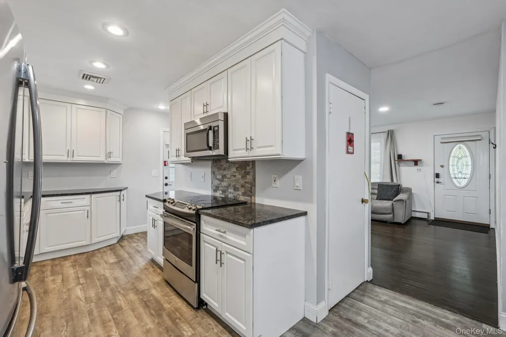849 Warren Avenue Thornwood, NY 10594