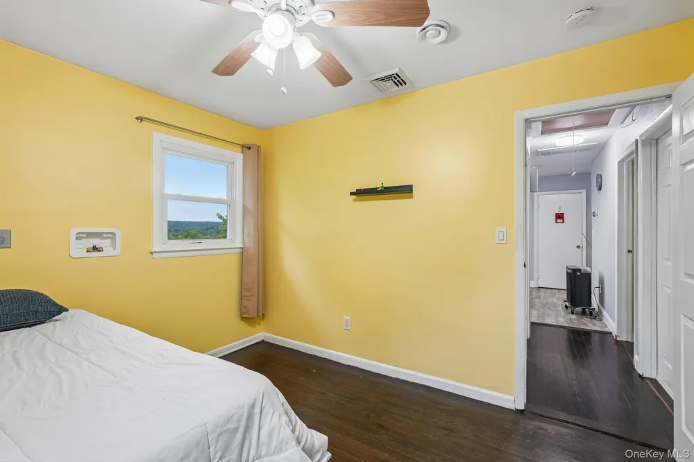 849 Warren Avenue Thornwood, NY 10594