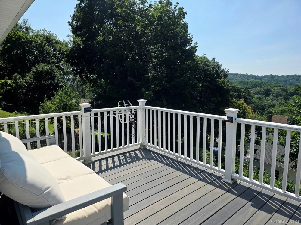 849 Warren Avenue Thornwood, NY 10594