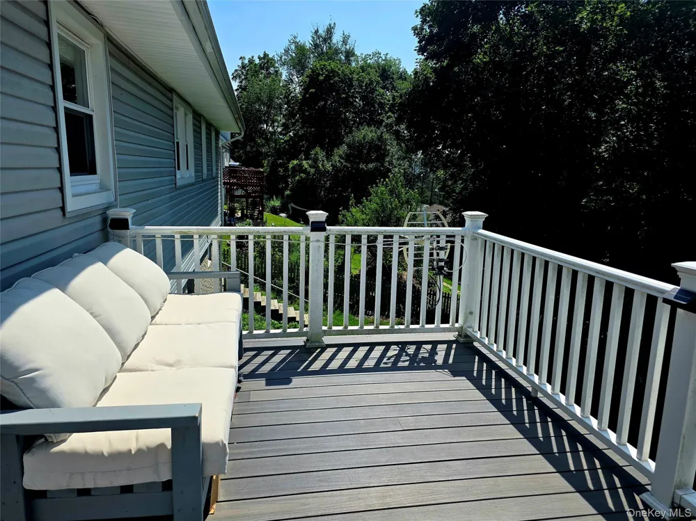 849 Warren Avenue Thornwood, NY 10594