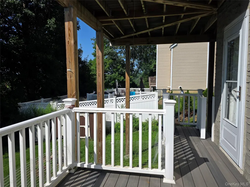 849 Warren Avenue Thornwood, NY 10594
