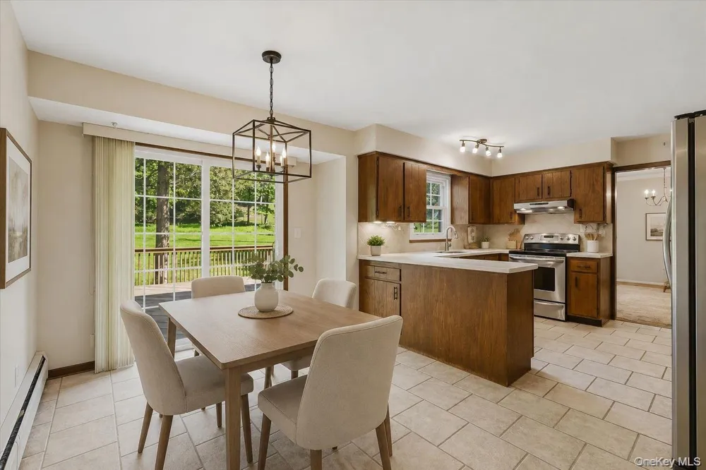 16 Panel Lane Florida, NY 10921