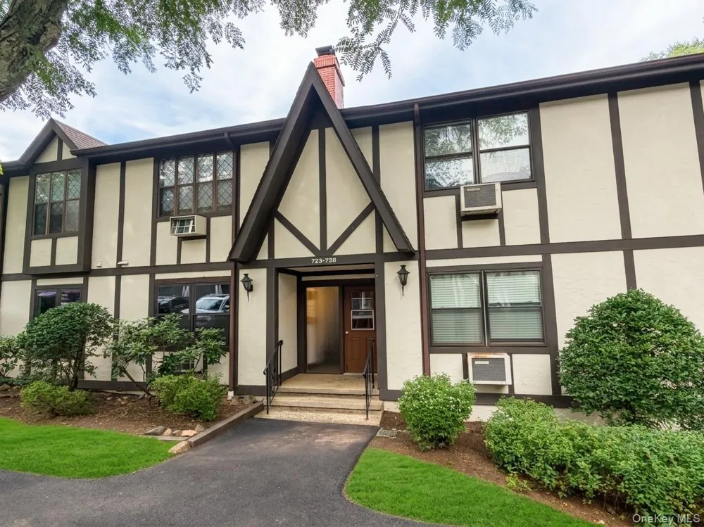 723 Sierra Vista Lane Valley Cottage, NY 10989