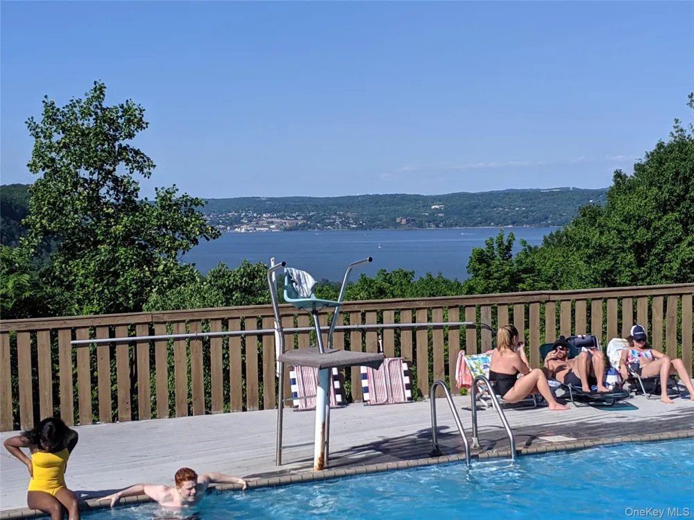 723 Sierra Vista Lane Valley Cottage, NY 10989