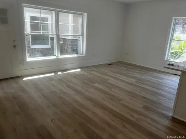 700 W Montauk Highway Lindenhurst, NY 11757