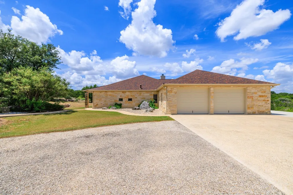 244 Genesis Trail S Drive Kerrville, TX 78028