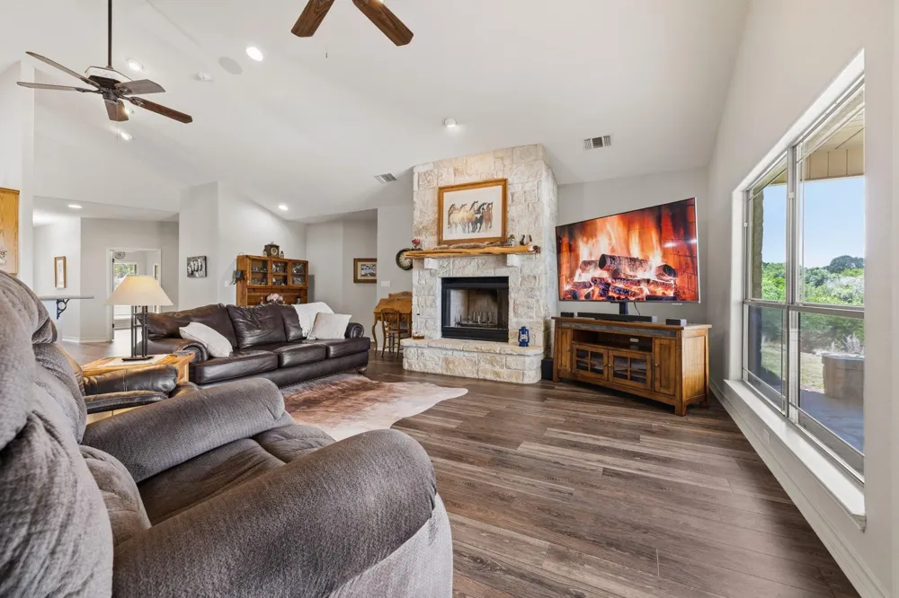 244 Genesis Trail S Drive Kerrville, TX 78028