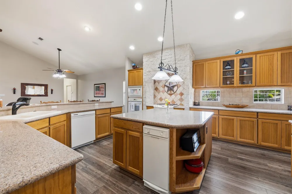 244 Genesis Trail S Drive Kerrville, TX 78028