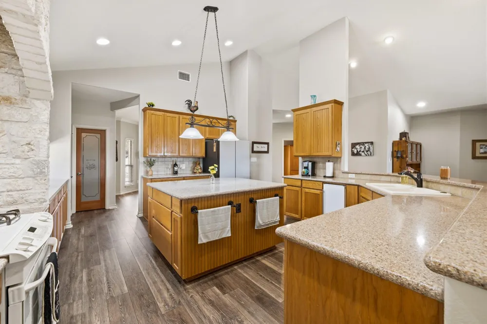 244 Genesis Trail S Drive Kerrville, TX 78028