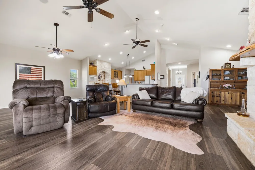 244 Genesis Trail S Drive Kerrville, TX 78028