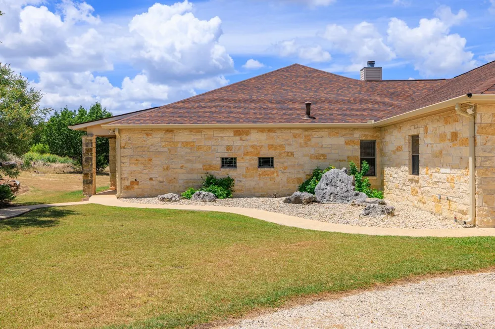 244 Genesis Trail S Drive Kerrville, TX 78028