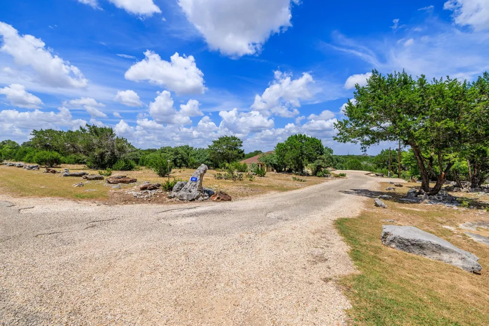 244 Genesis Trail S Drive Kerrville, TX 78028