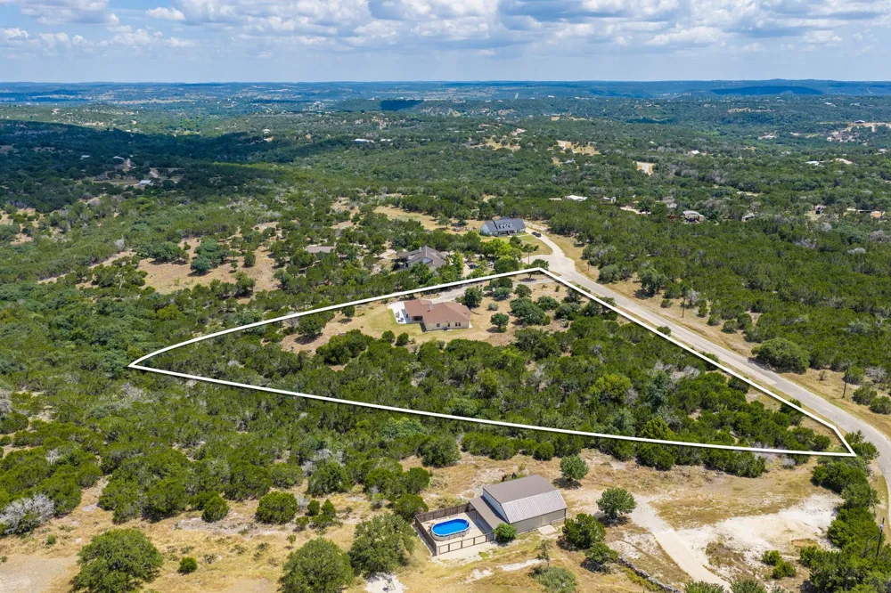 244 Genesis Trail S Drive Kerrville, TX 78028