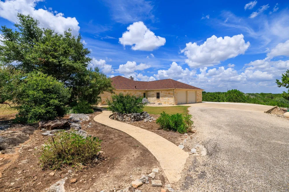 244 Genesis Trail S Drive Kerrville, TX 78028
