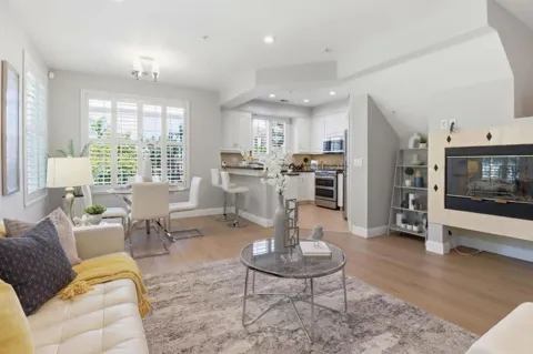 352 Montecito Way