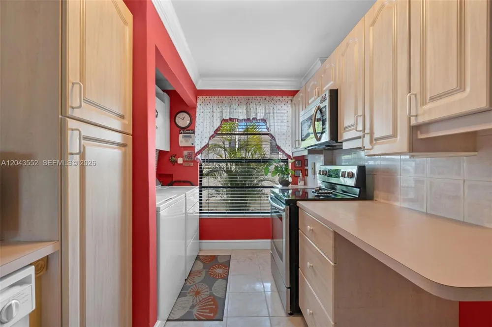 1121 NW 98th Ter #119 Pembroke Pines, FL 33024